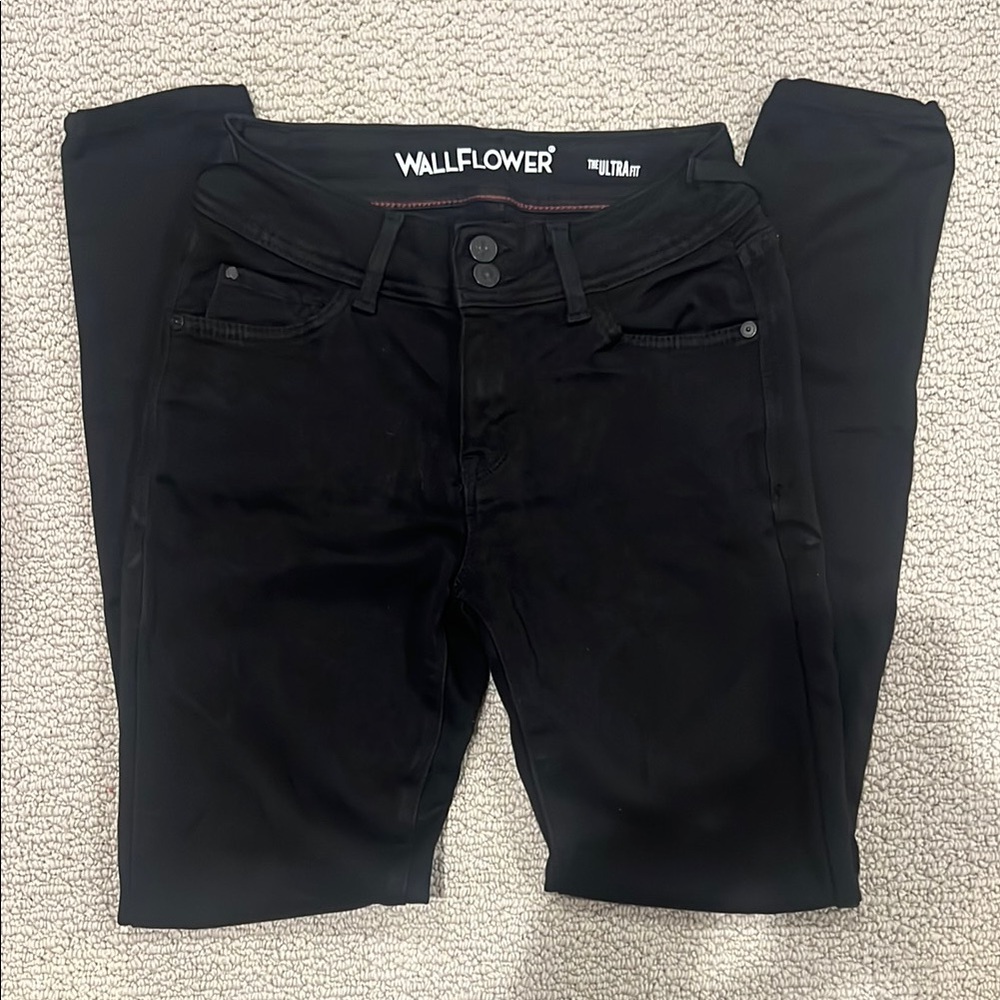 Wallflower Black Jeggings Classic Style